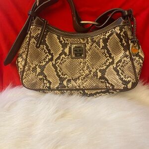 🌹 Beautiful Dooney and Bourke Snakeskin Bag, Leather Handle.